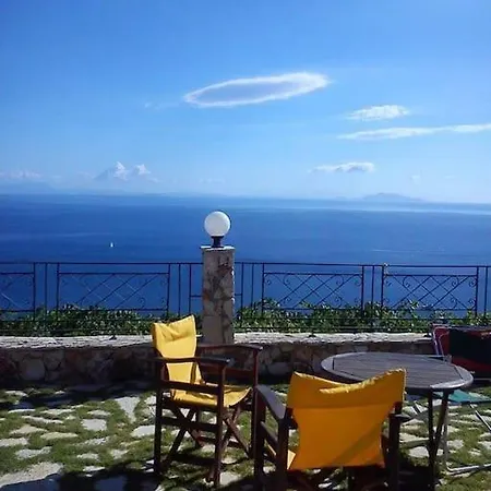 Mountain House With Breathtaking Sea View بيت للعطل