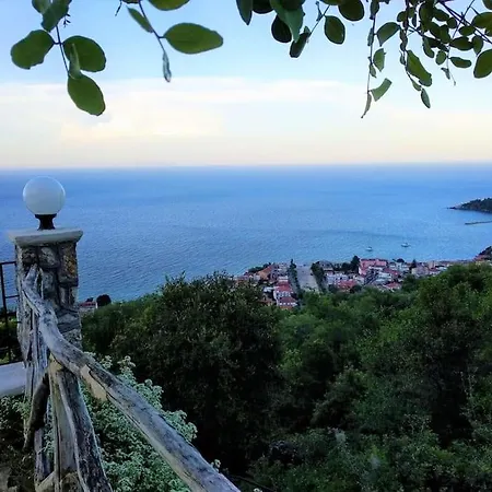 Mountain House With Breathtaking Sea View بيت للعطل *