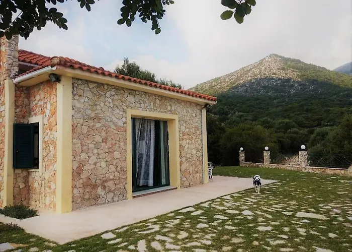 Semesterbostad Mountain House With Breathtaking Sea View Poros (Kefalonia)