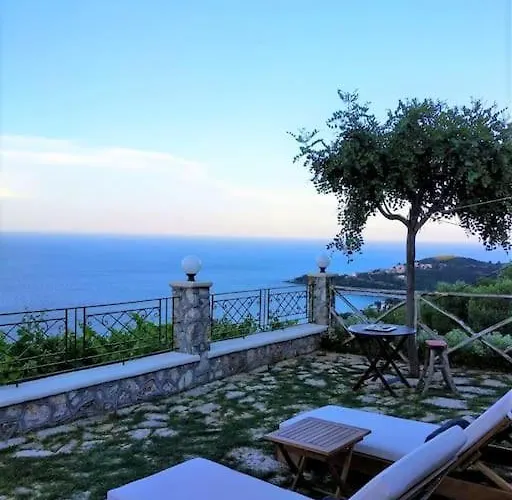 Mountain House With Breathtaking Sea View Semesterbostad Poros (Kefalonia)